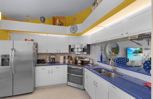 Biggar Condominio | Tropical Getaway – 2BR/2BA Condo with Pond View on Golf Course