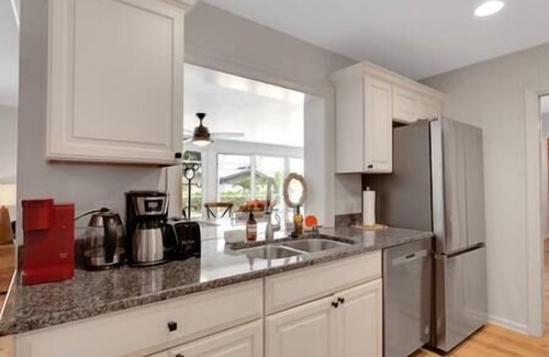 Bradenton Casa | Tropical Getaway: Pool, Putting Green,Near Beaches