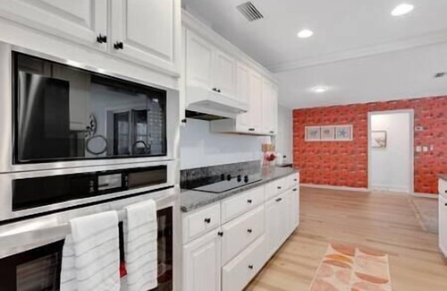 Bradenton Casa | Tropical Getaway: Pool, Putting Green,Near Beaches