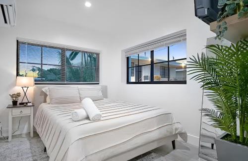 Coral Way Casa | Tropical Guest House at VIlla Verde Miami