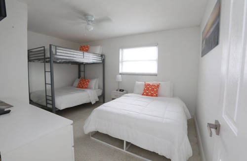 Melaleuca Gardens Casa | Paradise 2 Modern waterfront 2mi. Arpt 4 mi. Bch