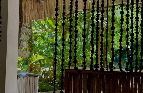 Samana Casa | Tropical hostel with community vibe, 5 minutes from El Valle beach in Samaná.