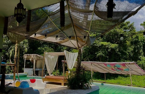 Samana Casa | Tropical hostel with community vibe, 5 minutes from El Valle beach in Samaná.