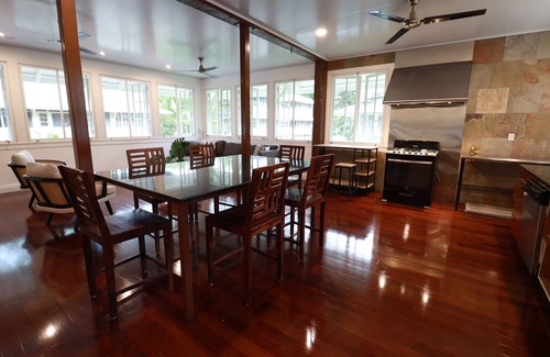 Panama City Casa | Casa Tropical con Encanto Histórico, WiFi, Baños Privados y Espacios de Trabajo