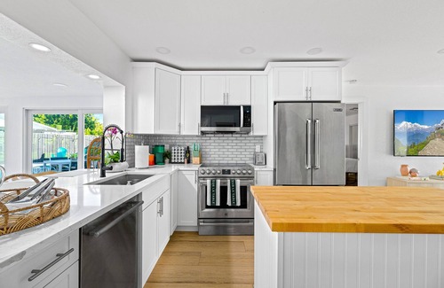 Parker Ridge Casa | Tropical Jungle Pool House in West Palm minutes from the beach, downtown, & PBI!