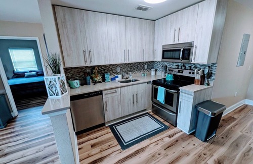 Titusville Casa | Tropical Lagoon Getaway: River View ~ Hot Tub