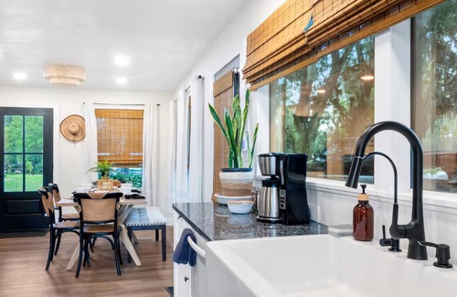 Inverness Casa | Tropical Lake Getaway - A Peaceful, Secluded 2-bedroom retreat
