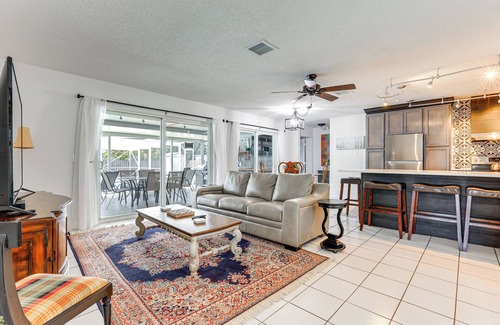 Stuart Casa | 'Tropical Landing' Stuart Home w/ Pool + Grill!