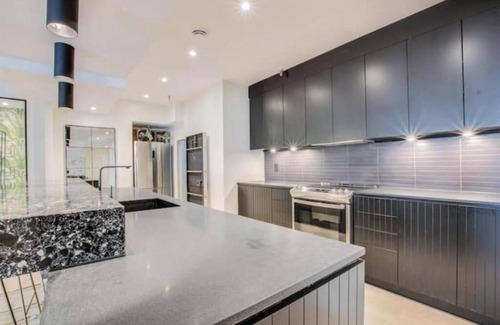 Cite Multimedia Apartamento | Tropical Loft in old Montreal