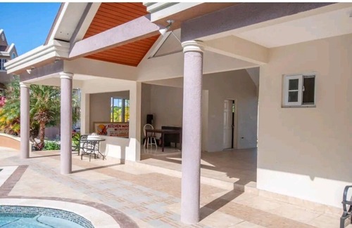 Ocho Rios Casa | Tropical Luxury 2 bedroom Jamaican townhouse