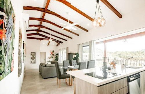 Las Escobas del Venado Apartamento | Tropical-Luxury Penthouse B at Playa Venao