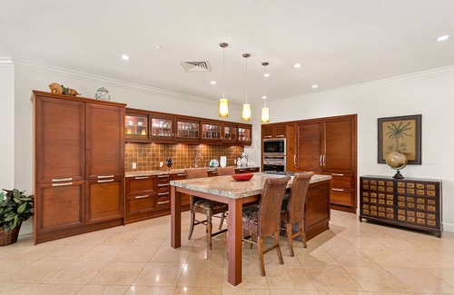 Wailea Villa | Tropical Luxury Villa Indoor-Outdoor Living, Gourmet Kitchen and Spa Bathrooms!