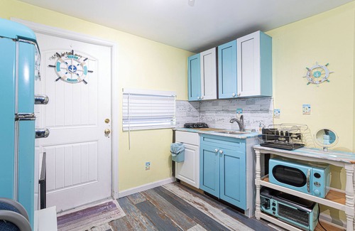 Mango Groves Apartamento | Tropical Maritime 1.5 mi to beach & 0.3 mi to downtown