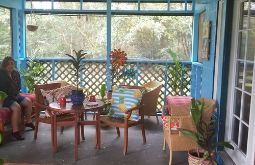 Keaau Casa | Casa tropical en el paraíso 1 acre patio Nivel inferior solo toneladas de basrment