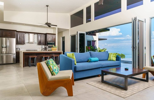 Dominical Casa | Tropical Modern Masterpiece: 3br/3.5b Infinity pool w/ World Class Ocean Views.
