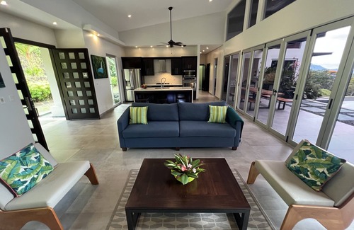 Dominical Casa | Tropical Modern Masterpiece: 3br/3.5b Infinity pool w/ World Class Ocean Views.