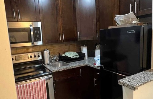 North Bay Village Apartamento | Tropical Oasis Getaway