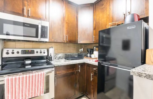 North Bay Village Apartamento | Tropical Oasis Getaway