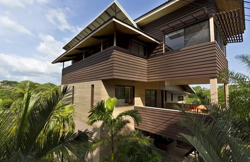 Junquillal Casa | Tropical oasis a stone's throw to the beach. Perfect for families. Pet friendly