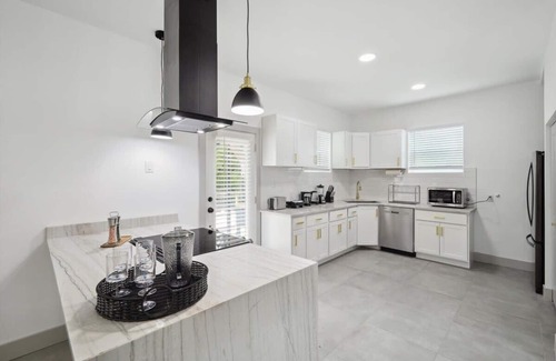 Lancaster Casa | Tropical Oasis - Pool + Beach Volleyball + Firepit
