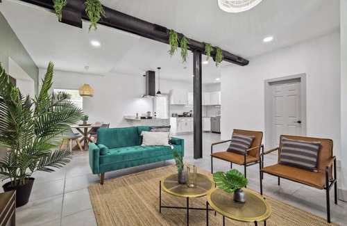 Lancaster Casa | Tropical Oasis - Pool + Beach Volleyball + Firepit