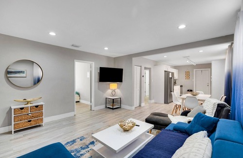 Central Oakland Park Casa | Tropical Oasis Retreat in Oakland Park, FL by RedAwning