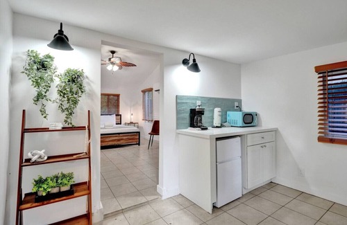 Sailboat Bend Casa | Tropical Oasis: Studio w/ Pool