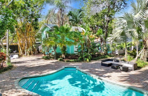Sailboat Bend Casa | Tropical Oasis: Studio w/ Pool