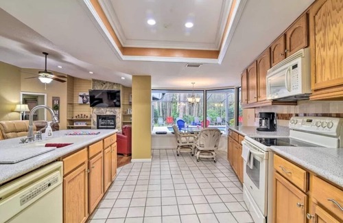 Temple Terrace Casa | Tropical Oasis with Lanai, Pool and Dock. Sleeps 12 guests