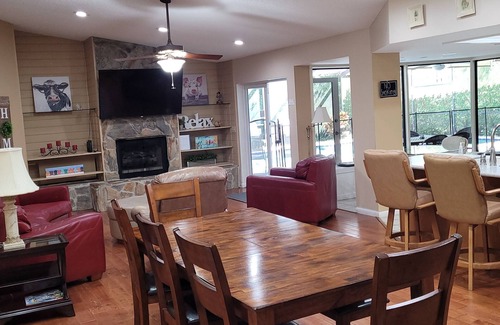 Temple Terrace Casa | Tropical Oasis with Lanai, Pool and Dock. Sleeps 12 guests