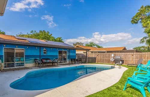 Walsingham Casa | Heated Pool. Tropical Hideaway on 108th☆ Sleeps 10. 4 Bdrm 3 bath Pool Home☆8 mins to IRB.