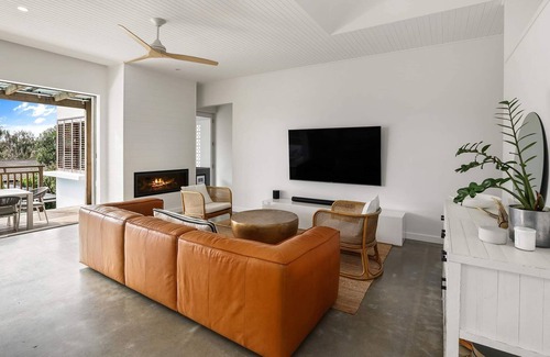Newport Casa | Tropical outlook with heated pool close to beaches