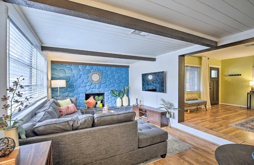 Palm Harbor Casa | Tropical Palm Harbor Retreat with Lanai and Patio!