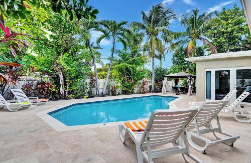 Hollywood Lakes Casa | Tropical Palm Oasis Heated Pool near Beach