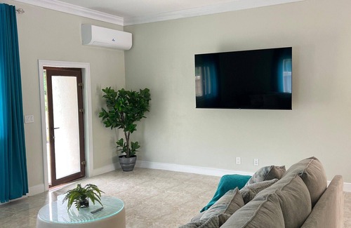 Westwind Casa | Tropical Palm Townhouse