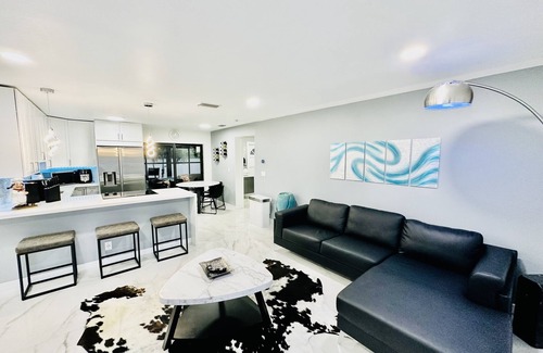 Greenacres Casa | Beautiful family home with 3 bedrooms and two bathrooms.