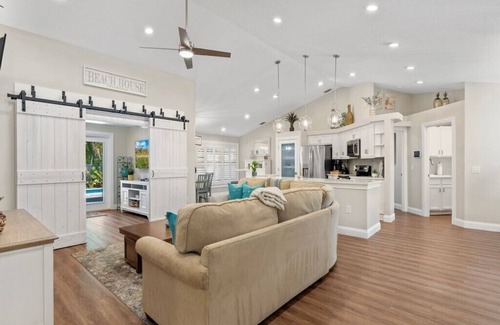 Wabasso Beach Casa | Tropical Paradise, just a short walk to the beach.