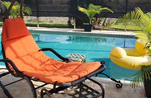 Coral Springs Casa | Tropical pool home
