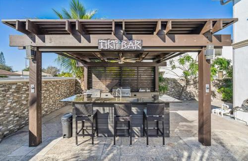 Miami Lakes Casa | Tropical Pool Paradise x 6-BD 4-BA Luxury Living