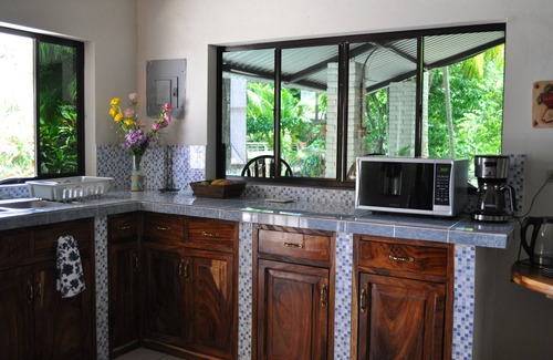 Tamanique Casa | Tropical Private beach house 3 mins from the beach .Close to restaurants ,stores