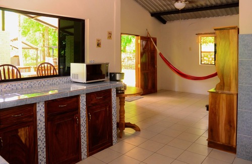 Tamanique Casa | Tropical Private beach house 3 mins from the beach .Close to restaurants ,stores