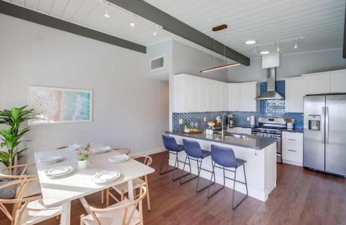 La Jolla Mesa Casa | Tropical Retreat