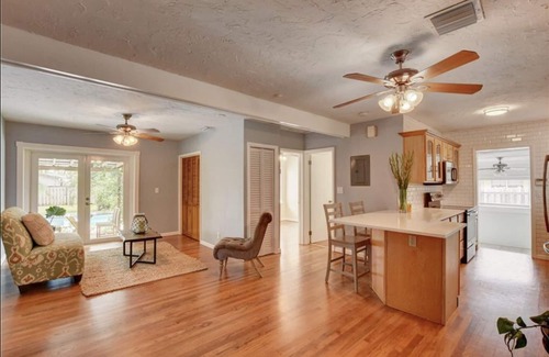 Central Oakland Park Casa | Tropical Retreat with heated pool