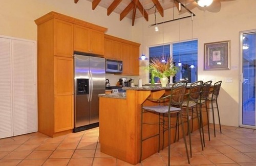 Gift Hill Villa | TROPICAL SEASIDE VILLA- VIVE EN EL PARAÍSO CON VISTAS AL MAR ABIERTAS