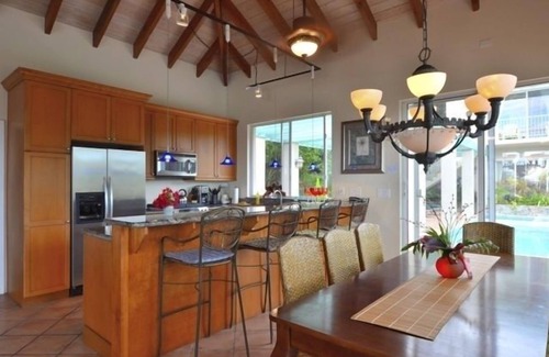 Gift Hill Villa | TROPICAL SEASIDE VILLA- VIVE EN EL PARAÍSO CON VISTAS AL MAR ABIERTAS