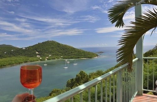 Gift Hill Villa | TROPICAL SEASIDE VILLA- VIVE EN EL PARAÍSO CON VISTAS AL MAR ABIERTAS