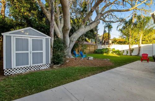 Vamo Casa | Tropical Shores Retreat-10 Min to Siesta Key Beach