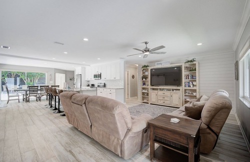 Bay Isle Casa | 🏝Tropical Siesta Key Home with Incredible Pool, Hot Tub, and Patio!