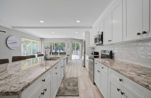 Bay Isle Casa | 🏝Tropical Siesta Key Home with Incredible Pool, Hot Tub, and Patio!