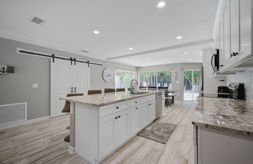 Bay Isle Casa | 🏝Tropical Siesta Key Home with Incredible Pool, Hot Tub, and Patio!
